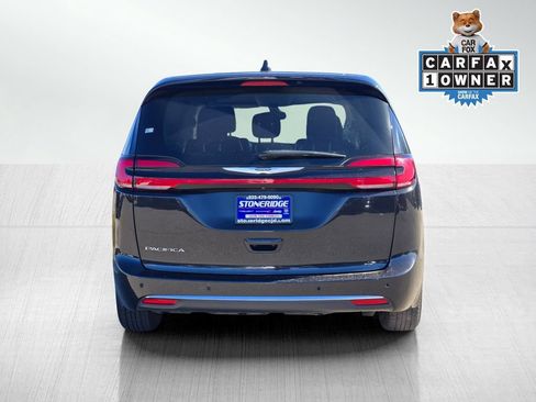 Used 2023 Chrysler Pacifica Touring-L FWD image 5