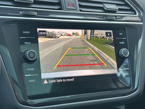 Used 2024 Volkswagen Tiguan SE image 26