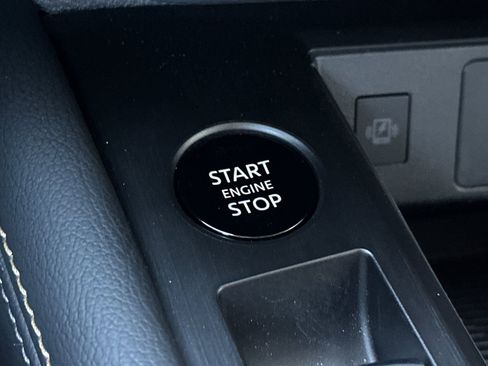 Certified 2025 Nissan Kicks SV image 35