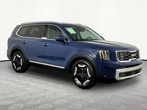 Used 2023 Kia Telluride S AWD/4WD image 3