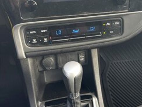 Used 2018 Toyota Corolla LE image 12