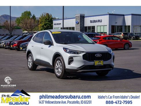 Used 2025 Ford Escape Active AWD/4WD image 1