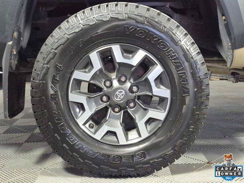Certified 2020 Toyota Tacoma TRD Off-Road AWD/4WD image 25