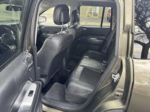 Used 2016 Jeep Compass Latitude image 9