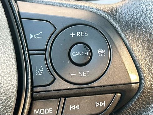 Used 2025 Toyota RAV4 XLE FWD image 37