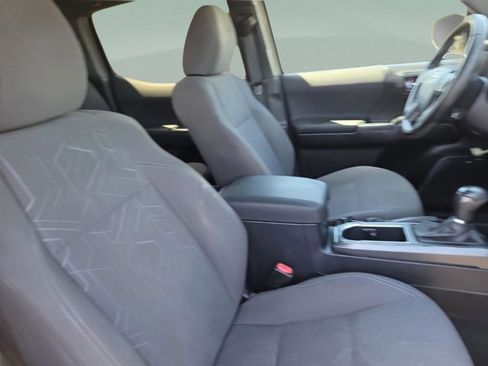 Used 2016 Toyota Tacoma TRD Sport image 28