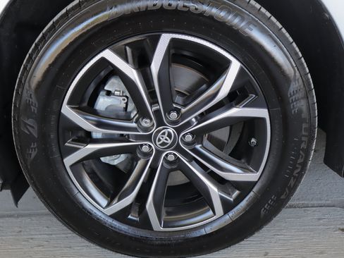 Used 2025 Toyota Sienna Platinum image 27