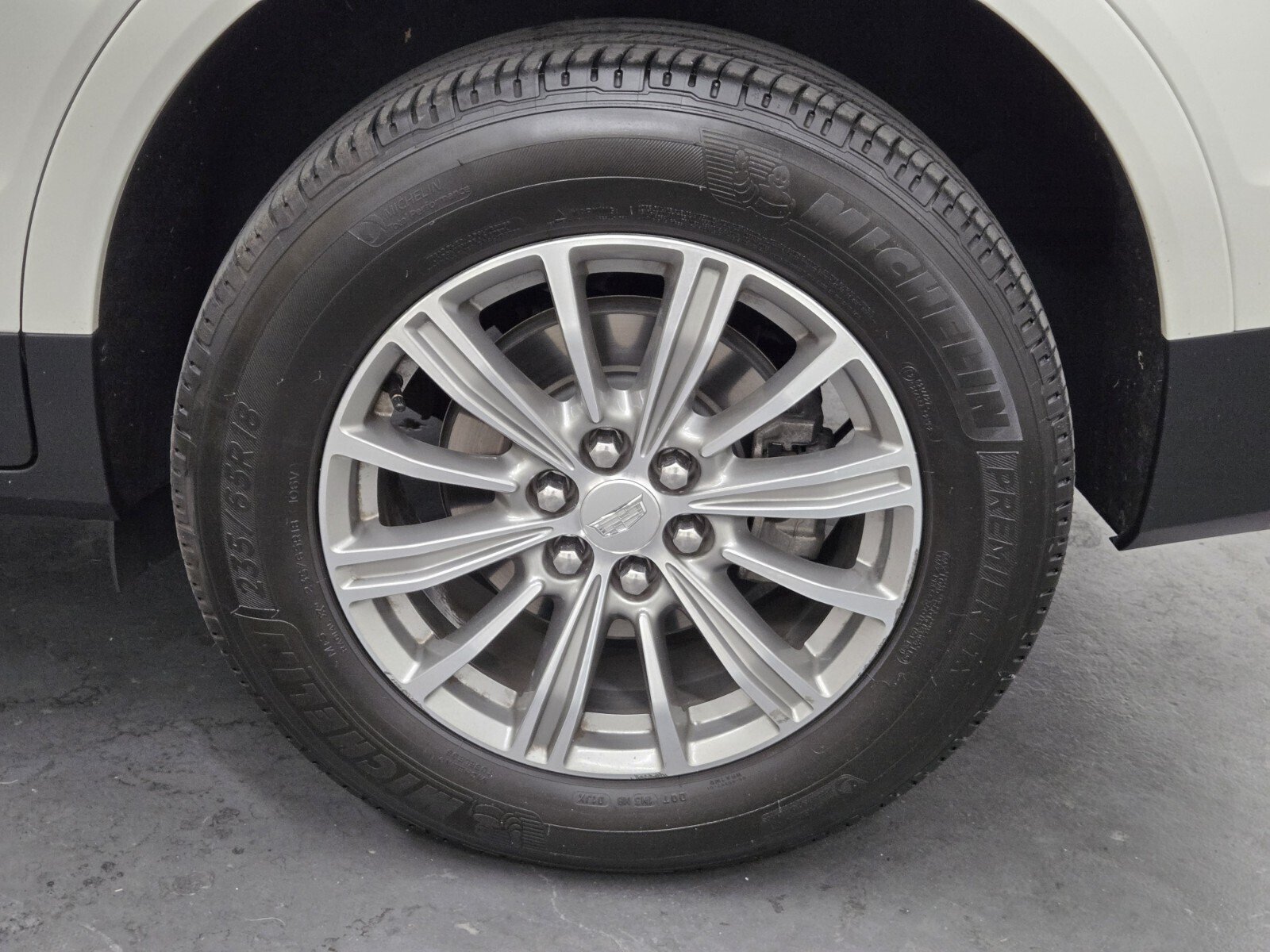 Used 2017 Cadillac XT5 Luxury w/ Driver Awareness Package AWD/4WD image 6