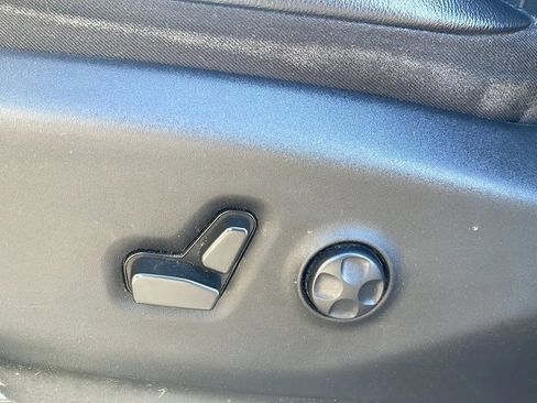 Used 2022 Chrysler Pacifica Touring-L image 17