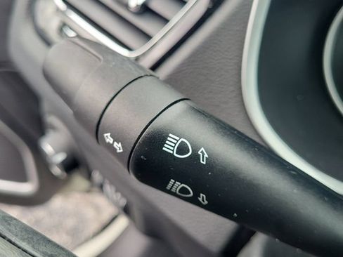 Used 2019 Jeep Compass Latitude FWD image 18