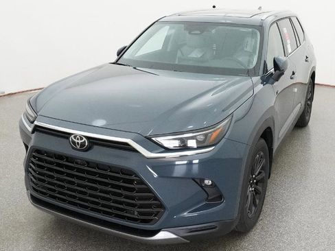 New 2026 Toyota Grand Highlander FWD image 3
