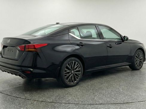 Used 2025 Nissan Altima 2.5 SV FWD image 9