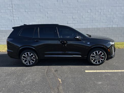 Used 2025 Cadillac XT6 Sport w/ Technology Package image 7