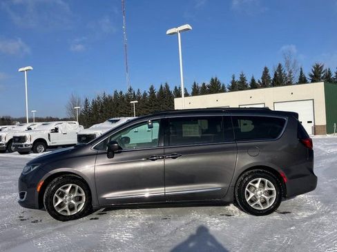 Used 2017 Chrysler Pacifica Touring-L w/ Tire & Wheel Group image 22
