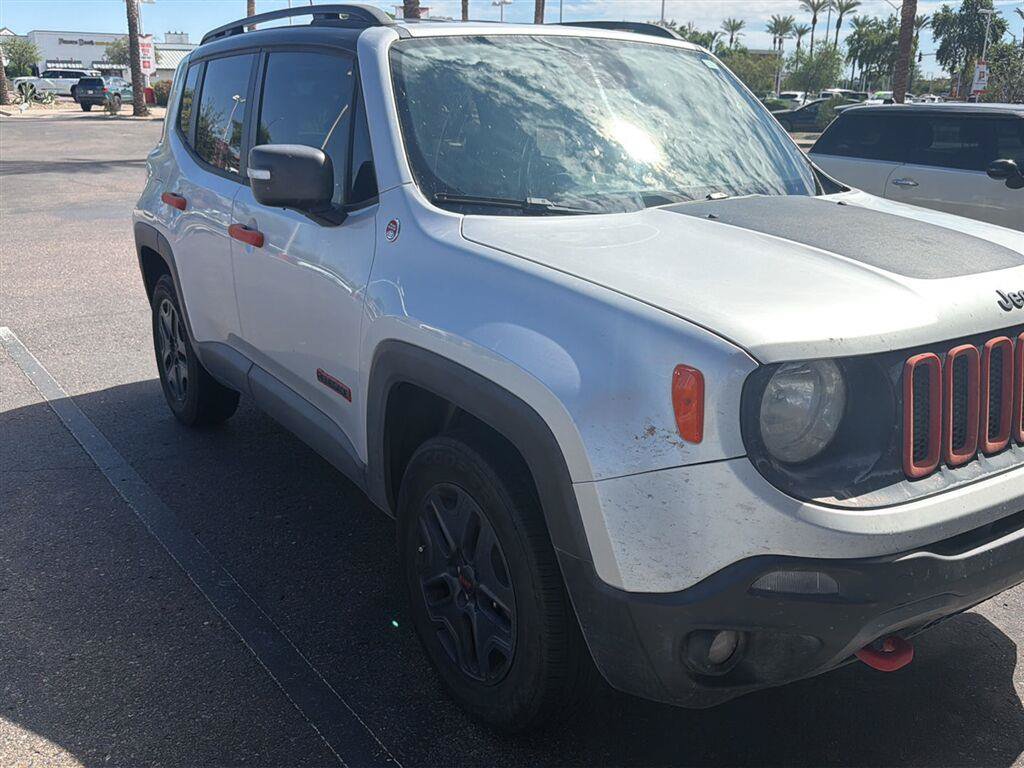Used 2018 Jeep Renegade Trailhawk w/ Popular Equipment Group AWD/4WD image 2