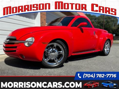 Used 2004 Chevrolet SSR w/ Preferred Equipment Group image 1