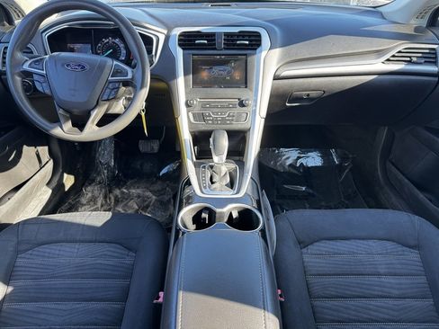 Used 2016 Ford Fusion SE image 9