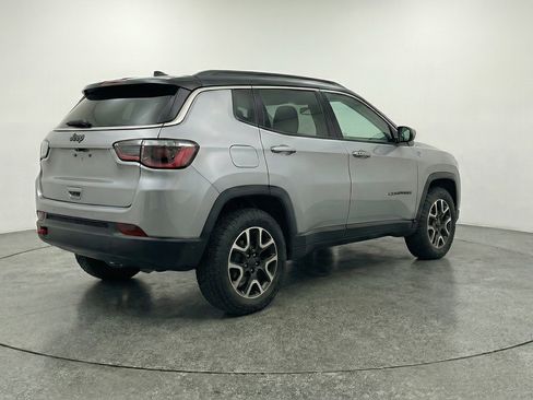 Used 2025 Jeep Compass Trailhawk AWD/4WD image 9