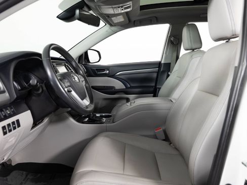 Used 2019 Toyota Highlander Limited Platinum AWD/4WD image 15