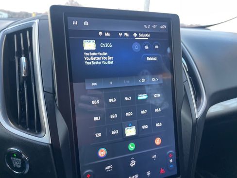 Used 2024 Ford Edge SEL image 12