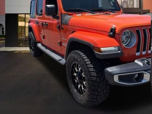 Used 2018 Jeep Wrangler Unlimited Sahara AWD/4WD image 2
