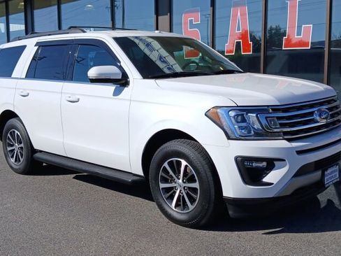 Used 2019 Ford Expedition XLT w/ Equipment Group 201A image 2