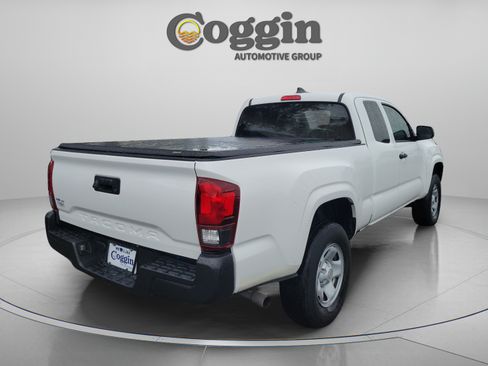 Used 2023 Toyota Tacoma SR RWD image 4