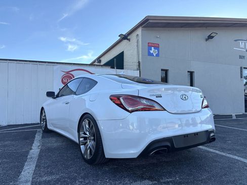 Used 2016 Hyundai Genesis Coupe 3.8 image 3