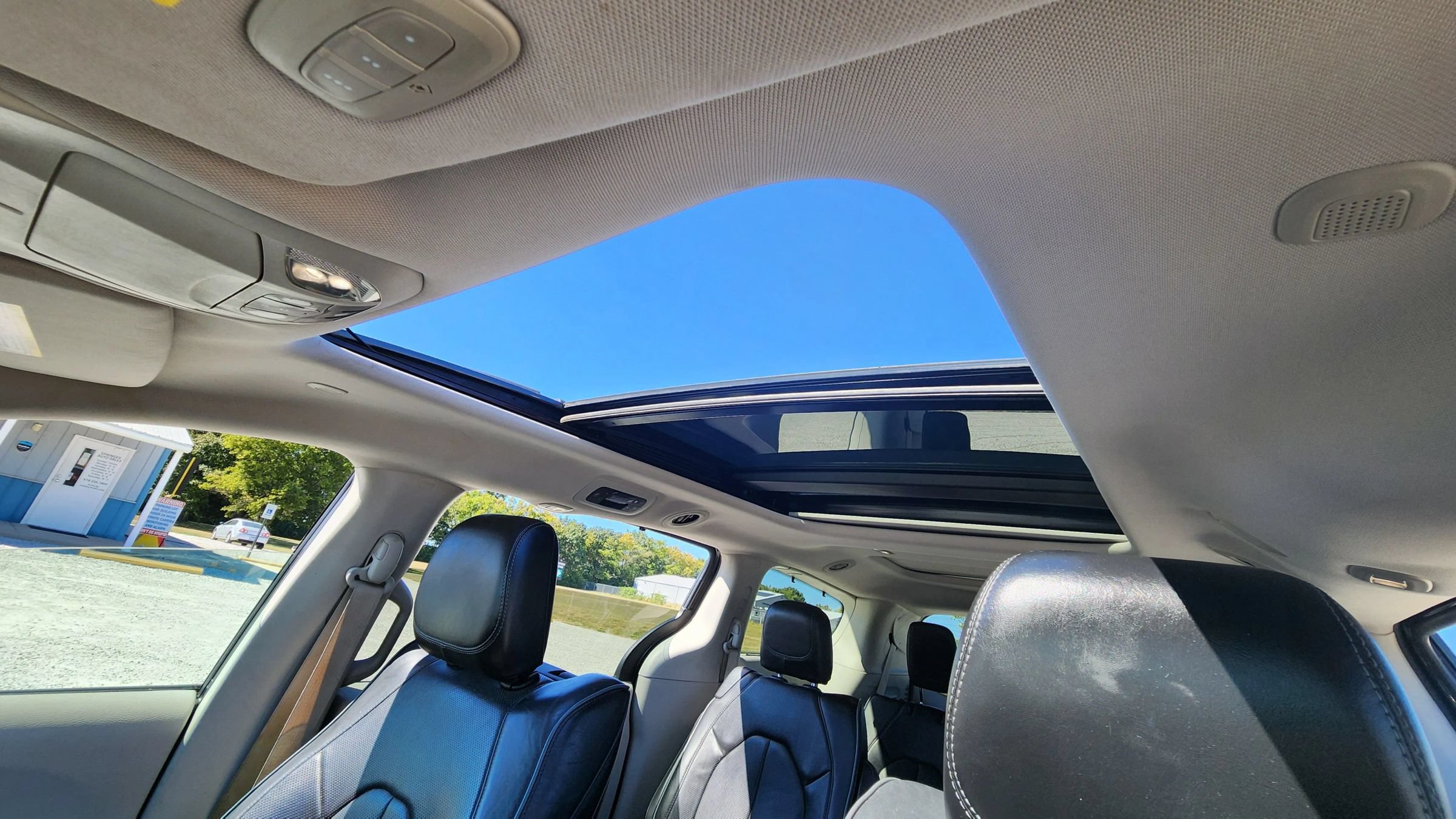 Used 2017 Chrysler Pacifica Limited FWD image 21