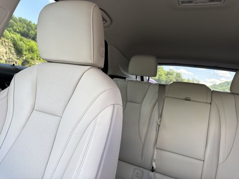 Used 2023 Buick Envision Essence AWD/4WD image 17