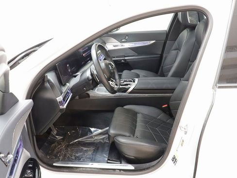 Certified 2023 BMW 760i xDrive AWD/4WD image 6