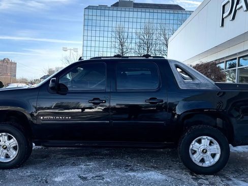 Used 2007 Chevrolet Avalanche LT w/ LT Preferred Equipment Group image 4