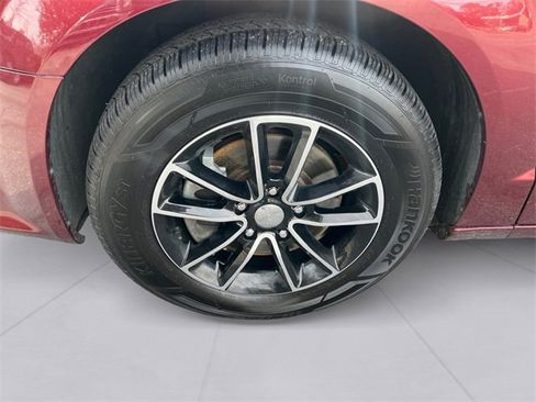 Used 2018 Dodge Grand Caravan GT image 9