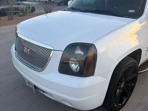 Used 2010 GMC Yukon Denali RWD image 6
