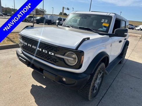 Used 2025 Ford Bronco Outer Banks AWD/4WD image 1