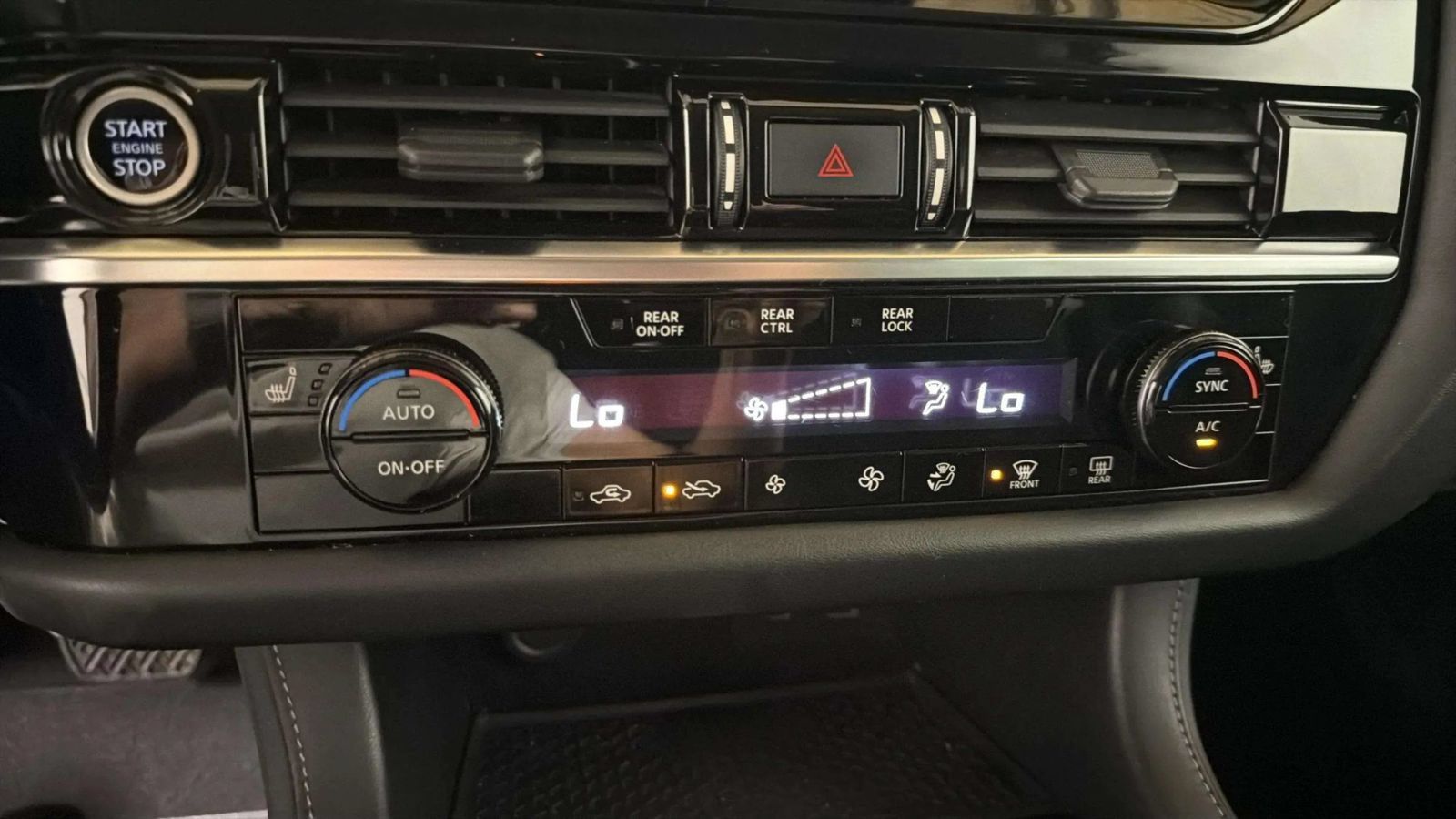 Used 2023 Nissan Pathfinder SV AWD/4WD image 30