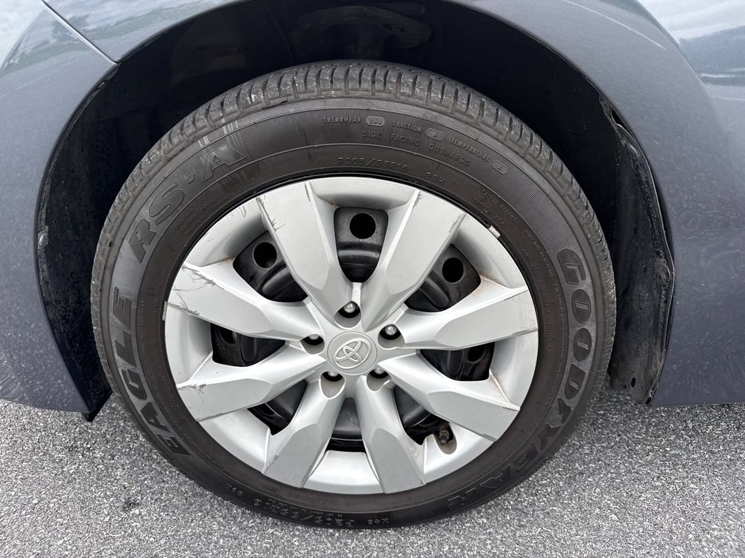 Used 2015 Toyota Corolla LE FWD image 28