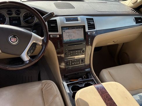 Used 2009 Cadillac Escalade AWD image 16