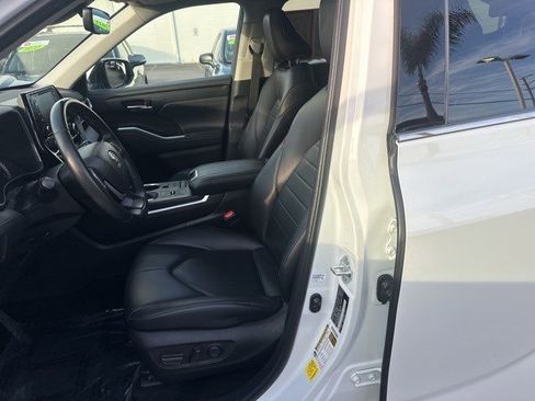 Used 2022 Toyota Highlander XLE image 13