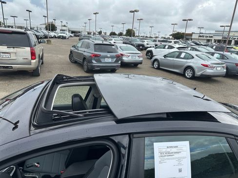 Used 2025 Volkswagen Jetta SE image 23