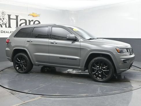 Used 2021 Jeep Grand Cherokee Laredo AWD/4WD image 1