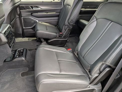 Used 2024 Jeep Wagoneer Series III w/ Convenience Group I AWD/4WD image 36