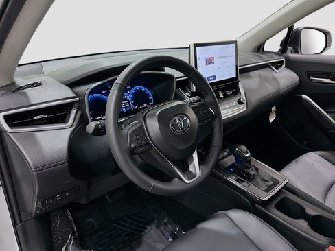 Used 2026 Toyota Corolla Cross XLE w/ Convenience Package image 9