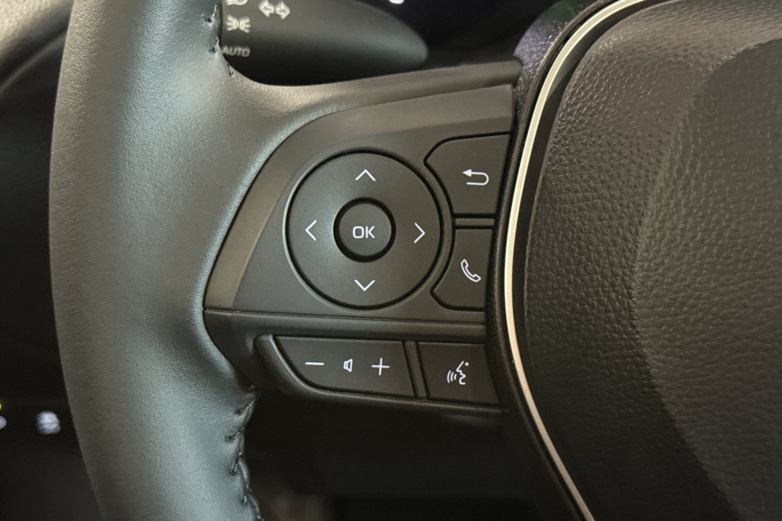 New 2026 Toyota Corolla Cross LE w/ Moonroof Package FWD image 28