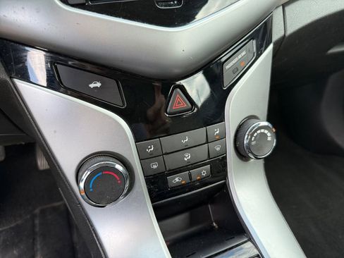Used 2015 Chevrolet Cruze LS FWD image 19