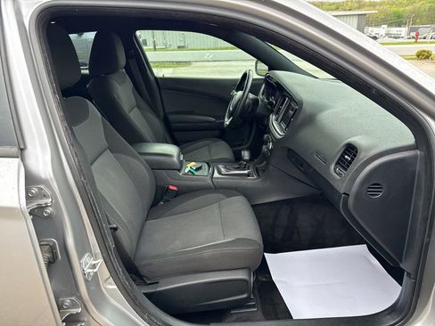 Used 2018 Dodge Charger SXT w/ Blacktop Package RWD image 38