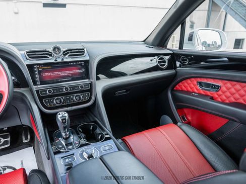 Used 2022 Bentley Bentayga image 34