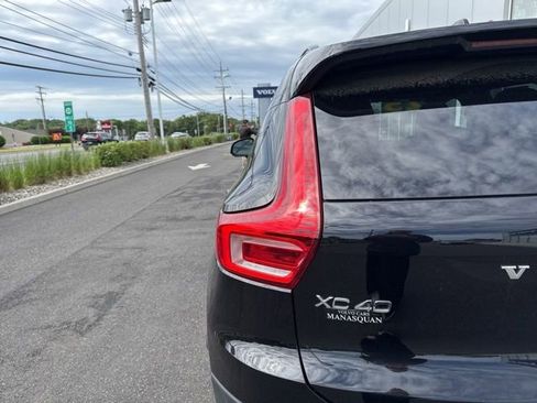 Certified 2025 Volvo XC40 B5 Plus AWD/4WD image 10