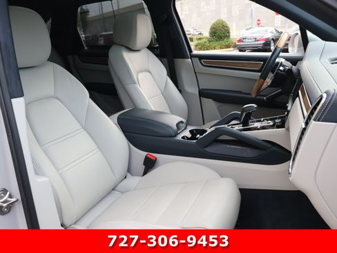 Used 2022 Porsche Cayenne AWD/4WD image 20
