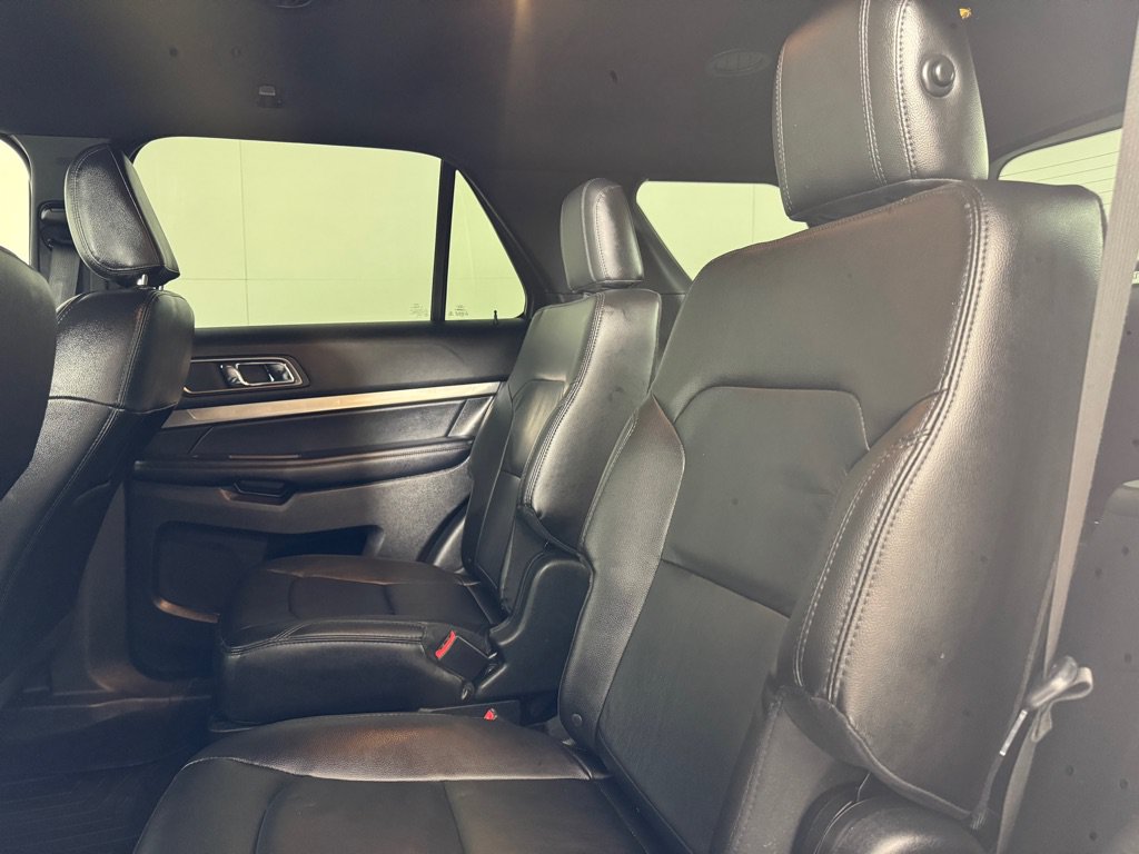 Used 2018 Ford Explorer XLT w/ Equipment Group 202A AWD/4WD image 19